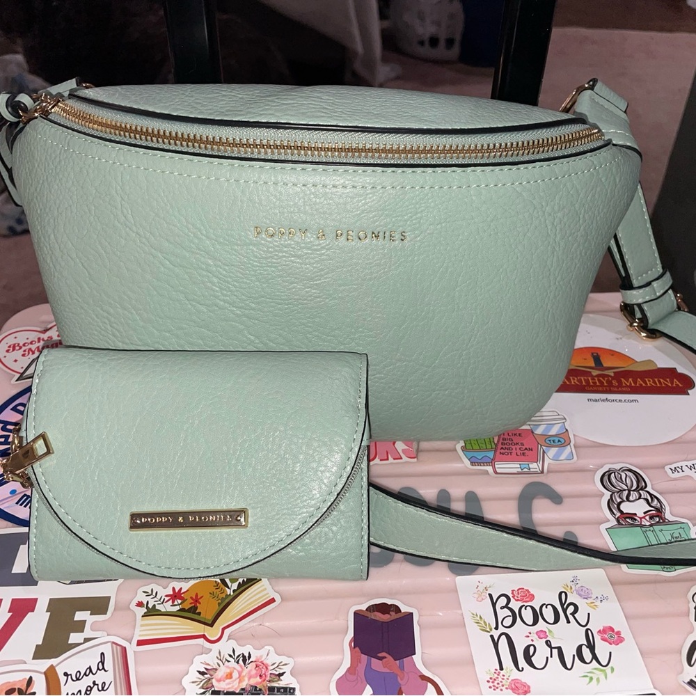 Poppy & Peonies Mint  Sidekick
Crossbody w/Matching Wallet